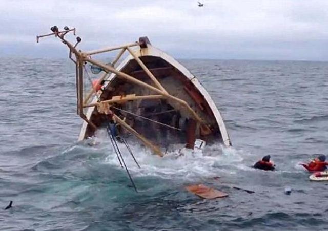 Kapal Patroli Diduga Milik Polair Polda Riau Tenggelam di Bengkalis