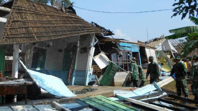 Diterjang Puting Beliung, Lima Rumah Rusak