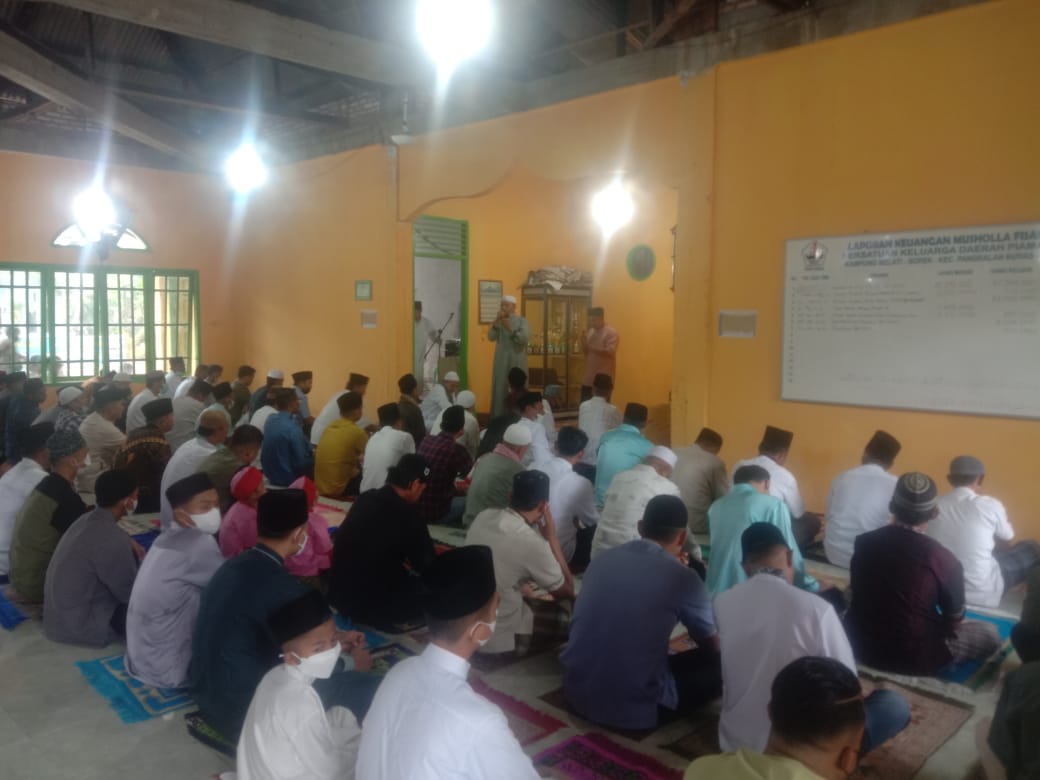Personil Polsek Pangkalan Kuras Laksanakan Pengamanan di Sejumlah Masjid di Wilkum