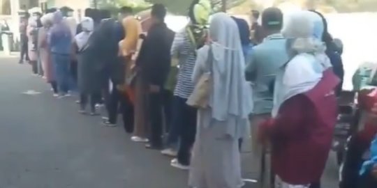 Kirain Antrian Bansos, Gak taunya Antrian Orang Gugat Cerai di Pengadilan Agama Bandung