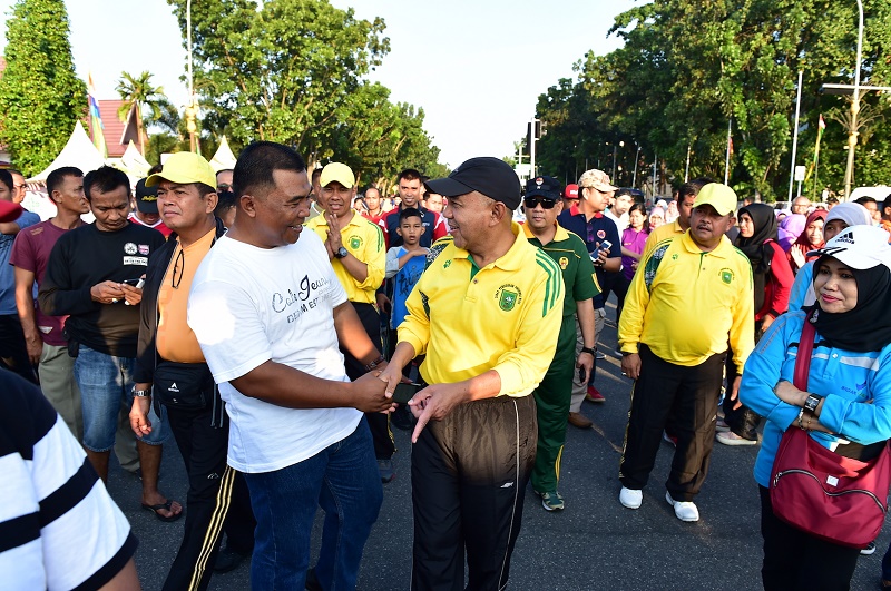 Peringati HUT ke 72, Gubri Lepas Ribuan Peserta Jalan Santai