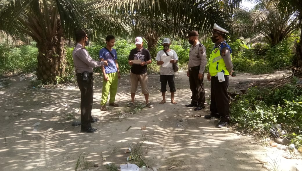 Polsek Pangkalan Kuras Sosialisasikan Maklumat Kapolda Riau 