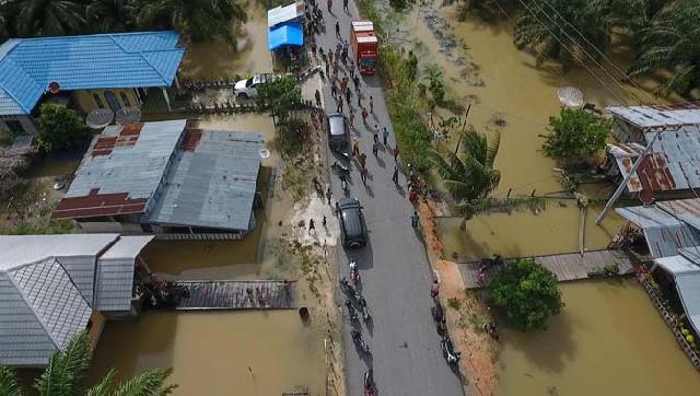 Banjir Surut, Jalan Lintas Bonai-Duri Sudah Bisa Dilalui Kendaraan