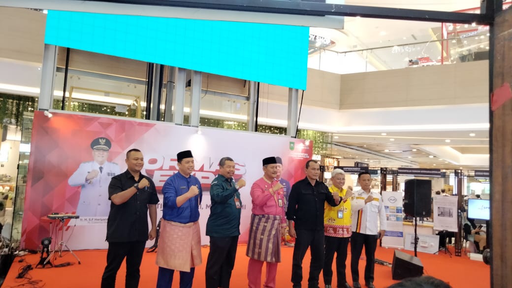 Jenri Salmon Ginting Resmikan Ormas Expo 2024 di Living World Pekanbaru