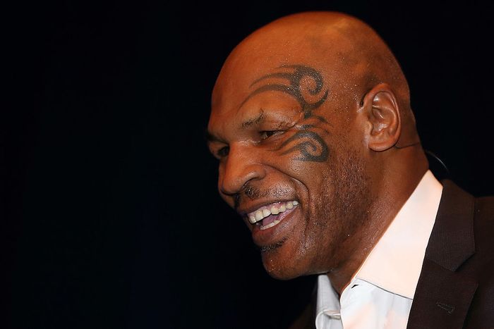 Mike Tyson Adalah Legenda, Buat Apa Meninjunya