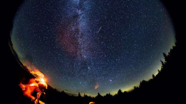 Jangan Lewatkan Fenomena Alam pada April Ini, Unik Loh