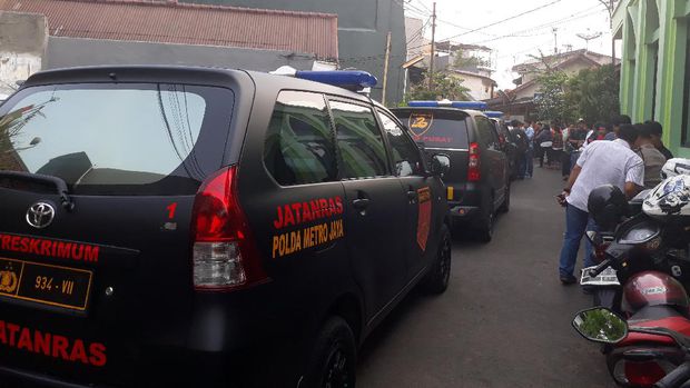 Penghuni Kos Dengar Teriakan Pasutri yang Tewas Terbungkus Bedcover