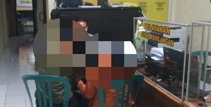 Di Balik Tirai Pembatas di Dalam Masjid, Pasangan Ini Diciduk Warga