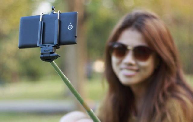 Menggunakan Smartphone saat Liburan