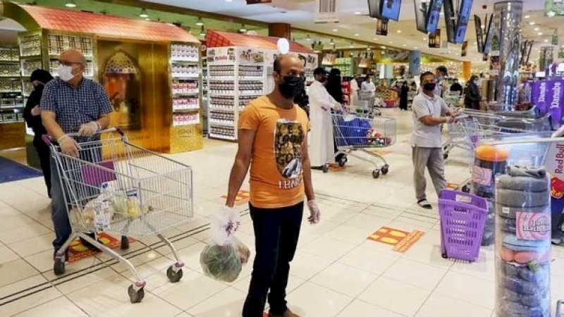 Saudi Sudah Berubah, Toko-Toko Diizinkan Tetap Buka Selama Waktu Salat