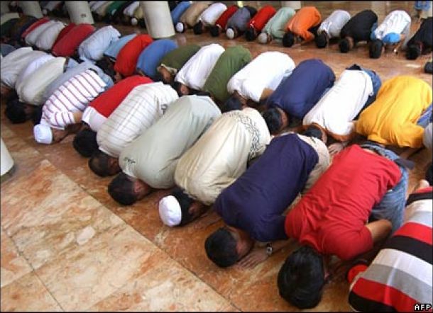 Haru! Imam Masjid di Kalimantan ini Meninggal Dalam Posisi Sujud