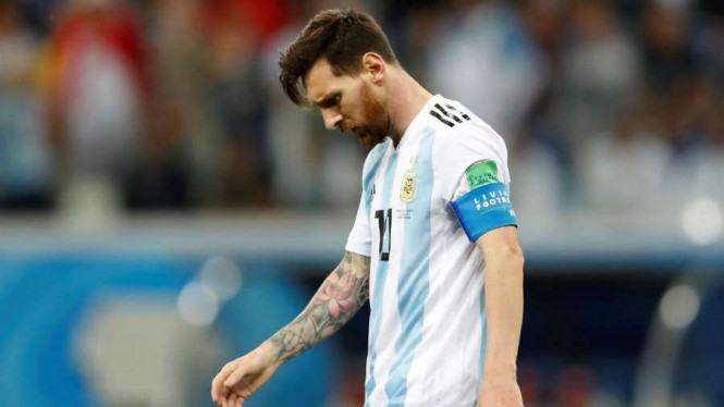Messi Cuma Bisa Lakukan Ini Saat Argentina Dibantai Kroasia