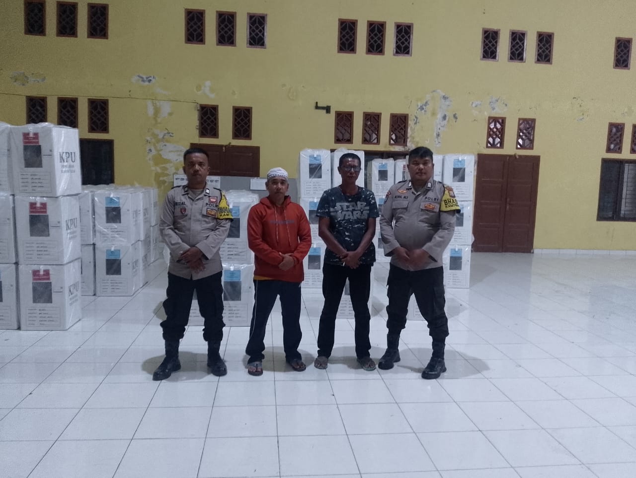 Polsek Kuantan Tengah dan Benai Perkuat Pengamanan Logistik Pilkada 2024