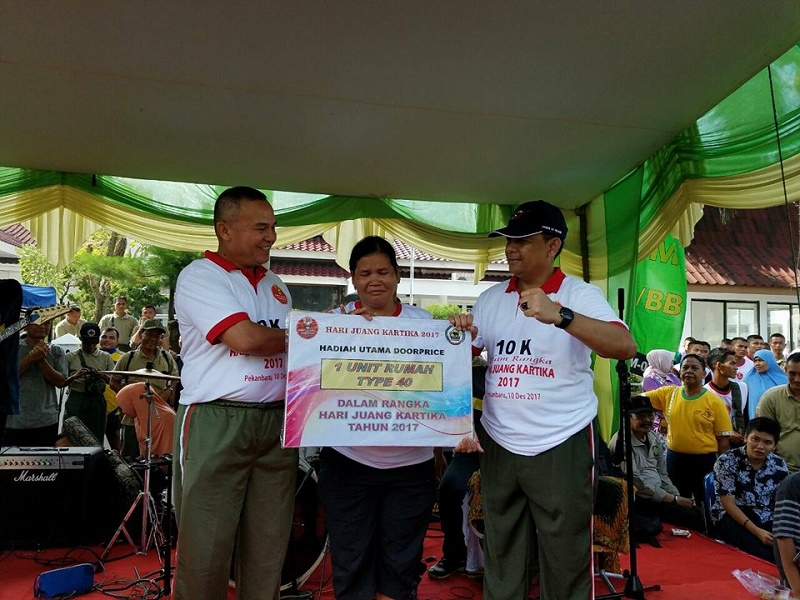 Warga Rumbai Dapat Hadiah Rumah Dari TNI AD Dalam Rangka HJK 2017