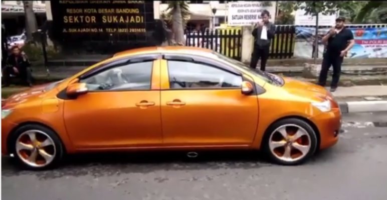 Heboh ! Mobil Bermuka Dua Muncul di Bandung, Polisi pun Bertindak