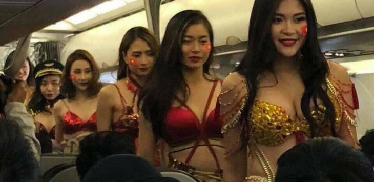 Waduh, Maskapai VietJet Kembali Tampilkan Bikini Show di Udara