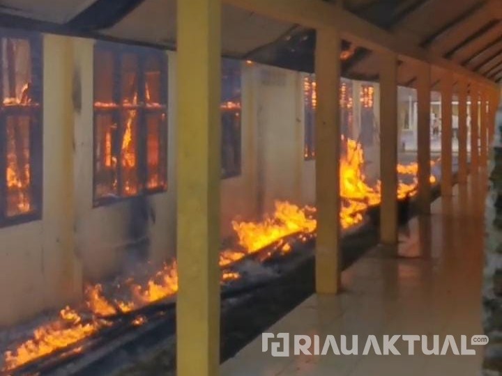 Gedung SMKN 1 Teluk Kuantan di Kuansing Terbakar, Api Diduga Berasal dari Area Kantin