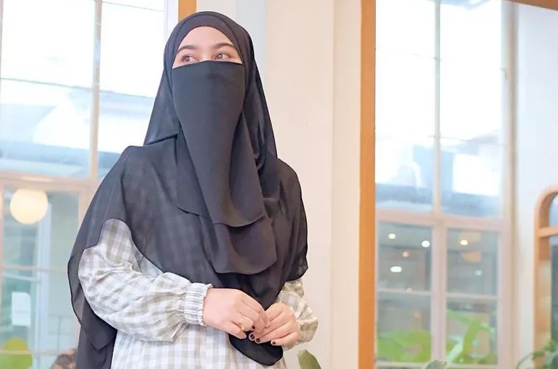 Empat Potret Wardah Maulina, Wanita Cantik yang Rela Dipoligami