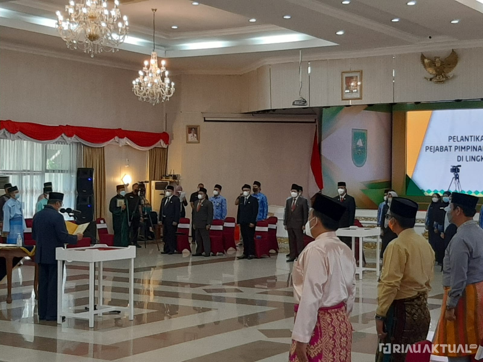 Gubri Resmi Lantik 10 Pejabat Hasil Assesmen Pemprov Riau