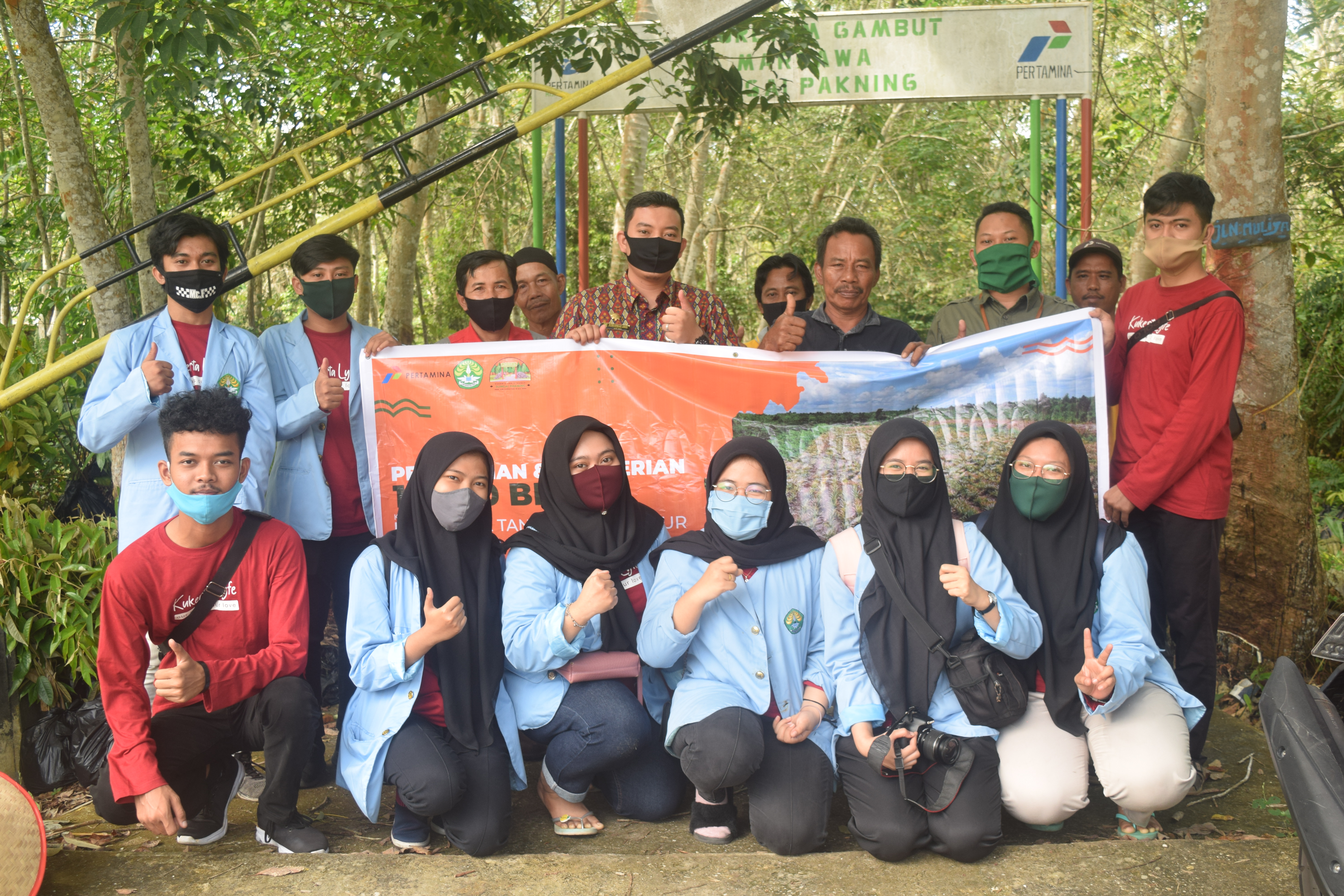 Mahasiswa UNRI Bekerjasama dengan CSR RU II Pertamina Berikan Bantuan 10.000 Bibit Kepada Arboretum Gambut Marsawa