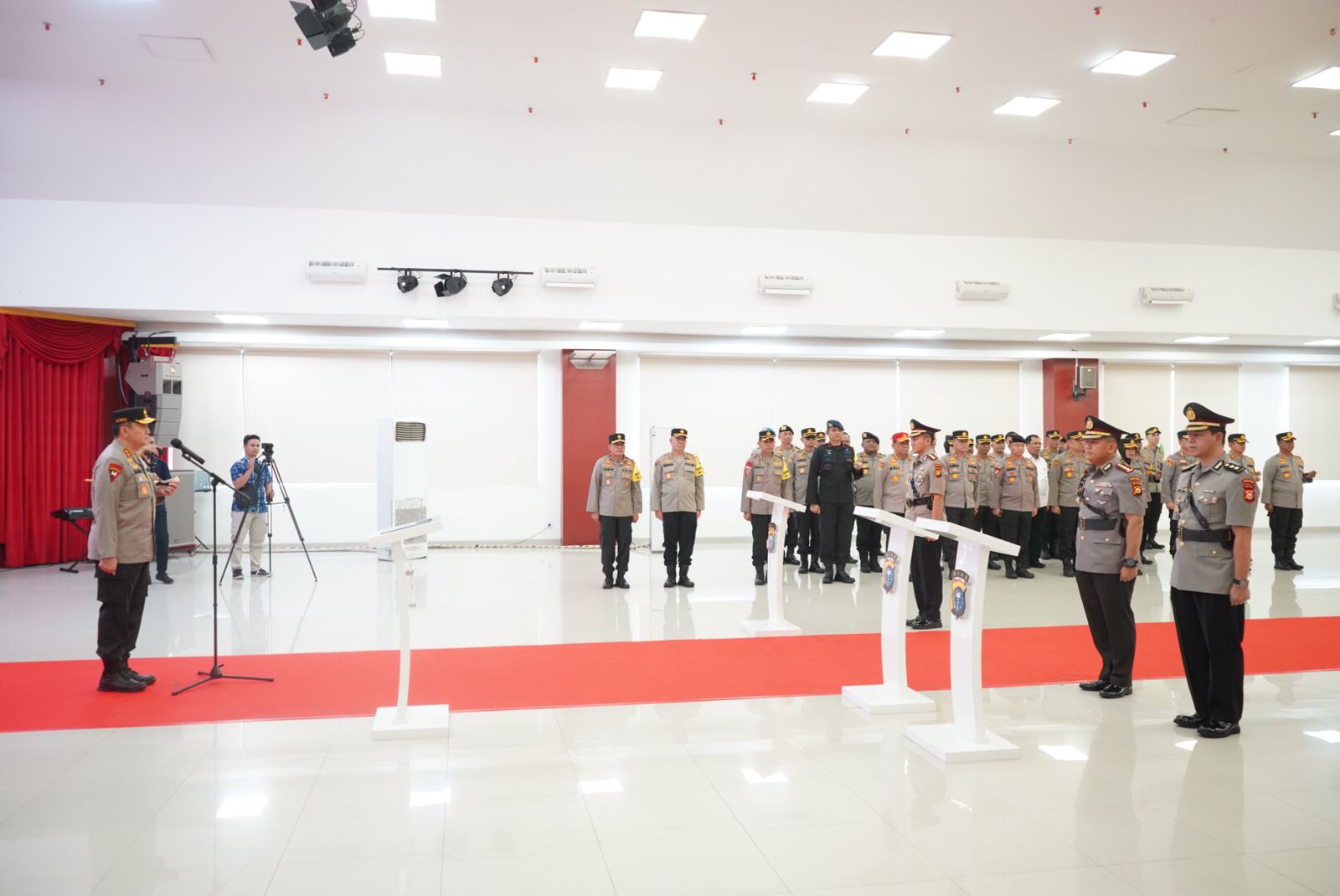 Irjen Pol M Iqbal Pimpin Sertijab Dirlantas dan Kabid Hukum Polda Riau