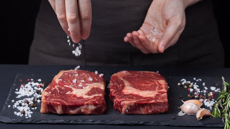 Stop Sekarang Juga, 4 Kebiasaan Buruk Biasa Dilakukan di Dapur