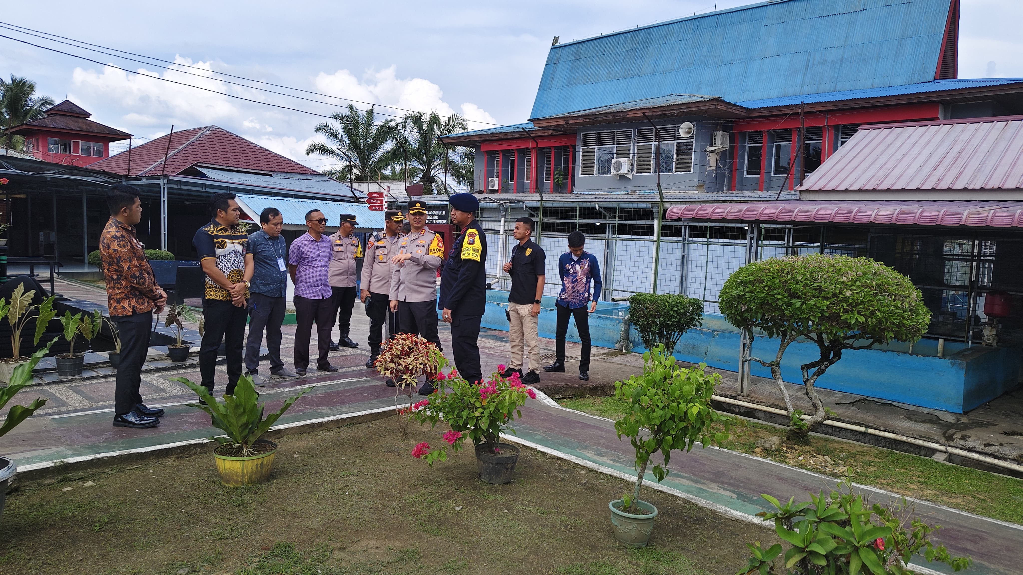 Pamatwil Polda Riau dan Kapolres Inhu Cek TPS Khusus dan TPS Rawan Banjir