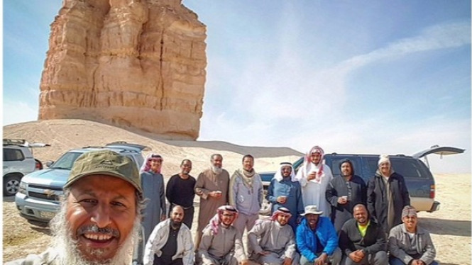 Kisah di Balik Gunung Berbentuk Aneh di Gurun Pasir Arab Saudi