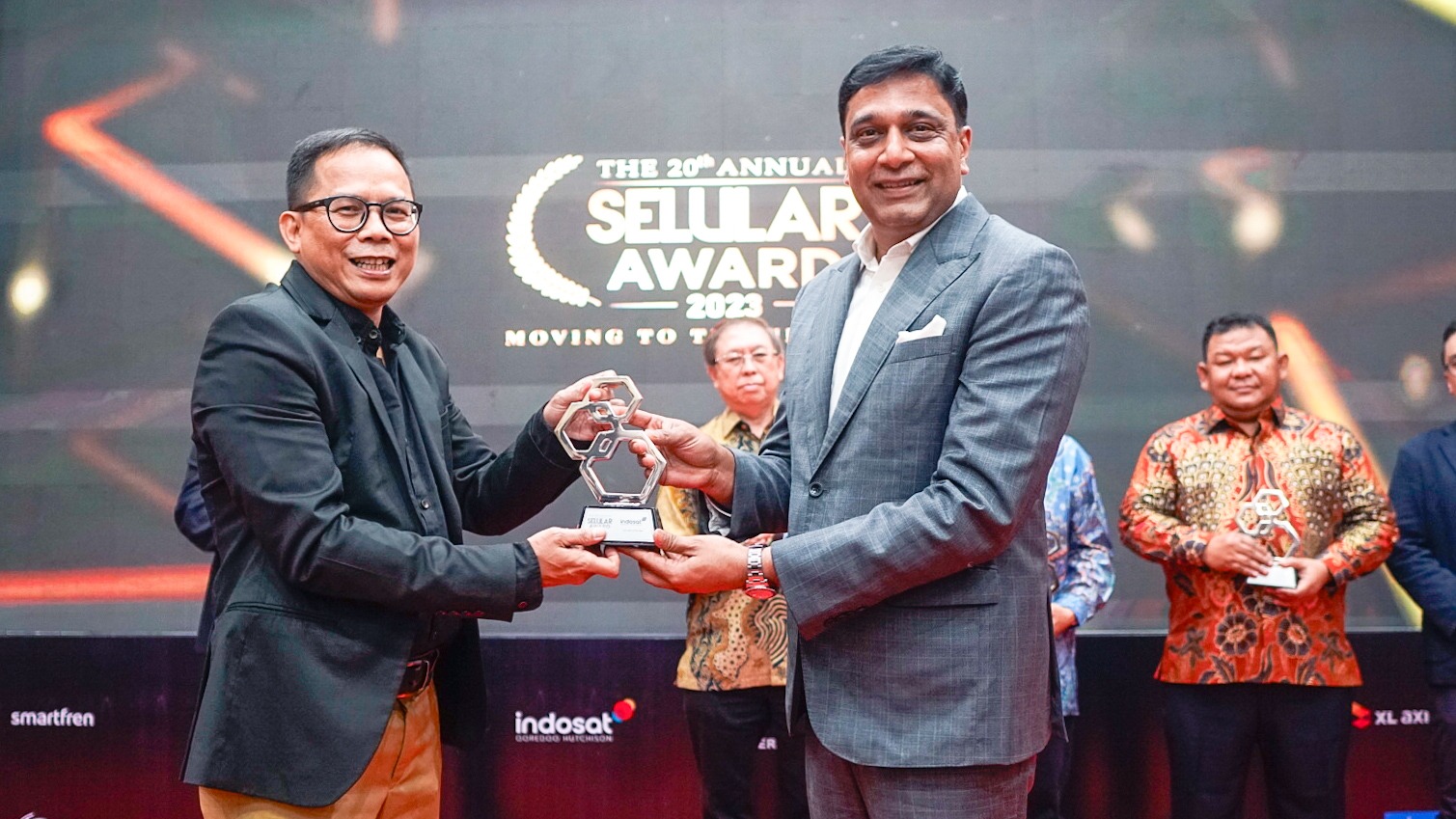 Bawa Indosat Bertumbuh untuk Memberdayakan Indonesia, Vikram Sinha Meraih CEO of The Year 2023,