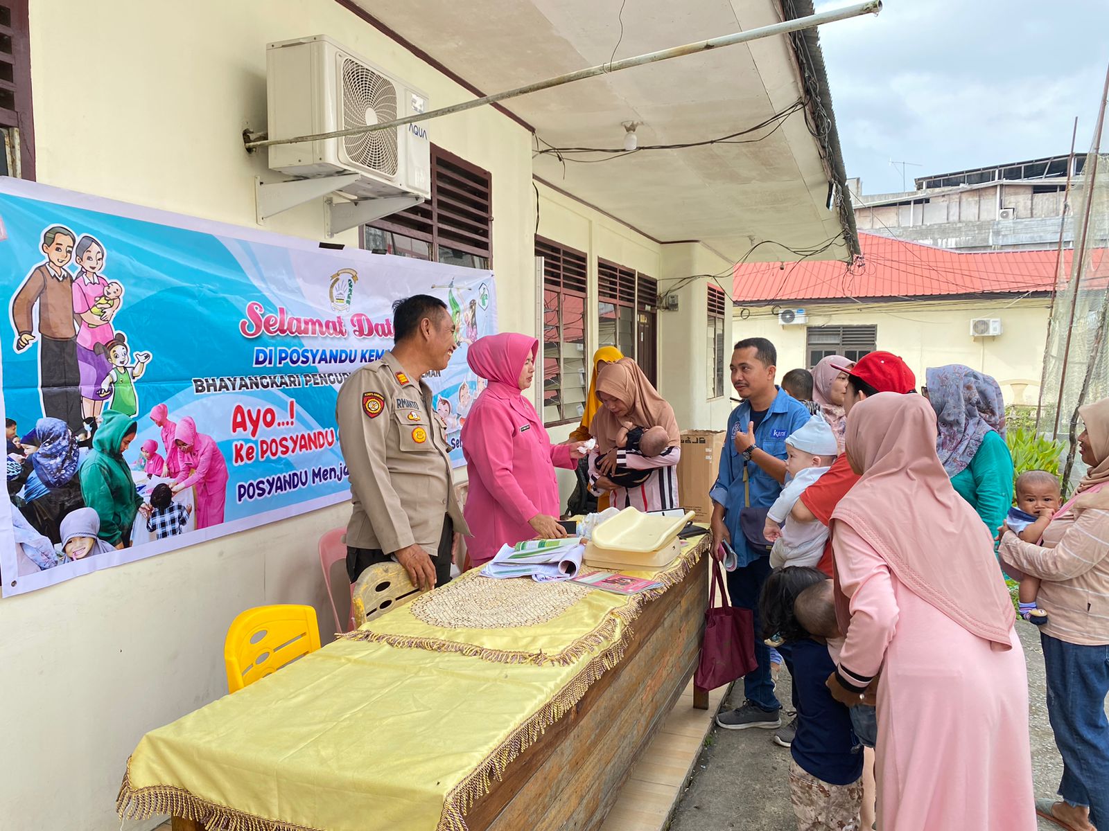 Kapolsek Kateman Sosialisasikan Pemilu Damai di Posyandu Kemala Bhayangkari