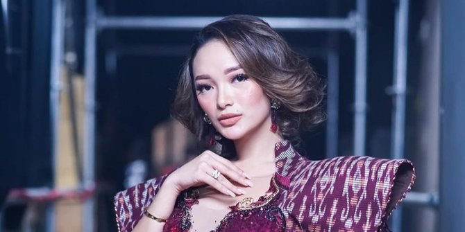 Dinikahi Duda Tajir Zaskia Gotik Kini Hobi Golf, Artis Komentar 'Hati-hati Haus Neng'