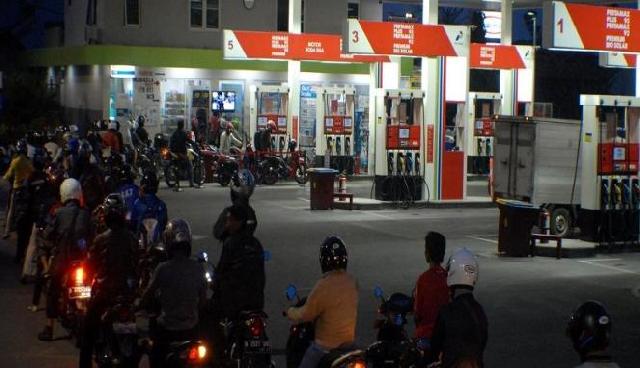 Harga BBM Turun Mulai Tengah Malam Nanti