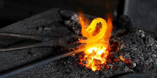 Ayah ini bakar organ intim pelaku yang memerkosa anaknya, lihat caranya bikin ngeri!