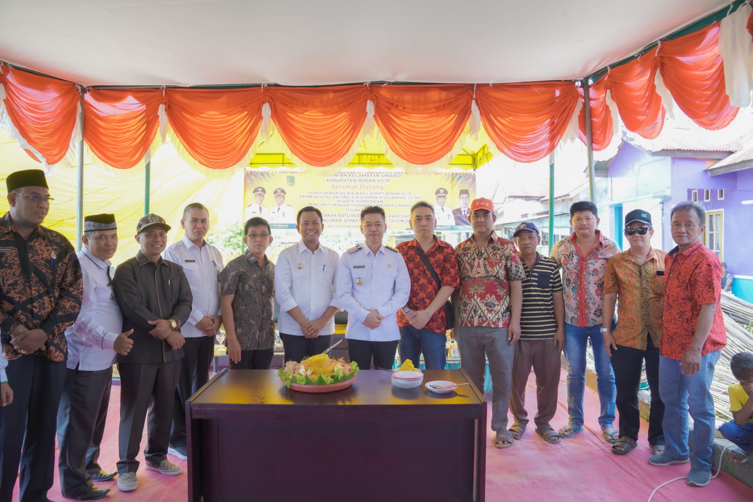 Penantian Puluhan Tahun Masyarakat Sinaboi   Bupati Rohil Lakukan Peletakan Batu Pertama Pembangunan Jembatan