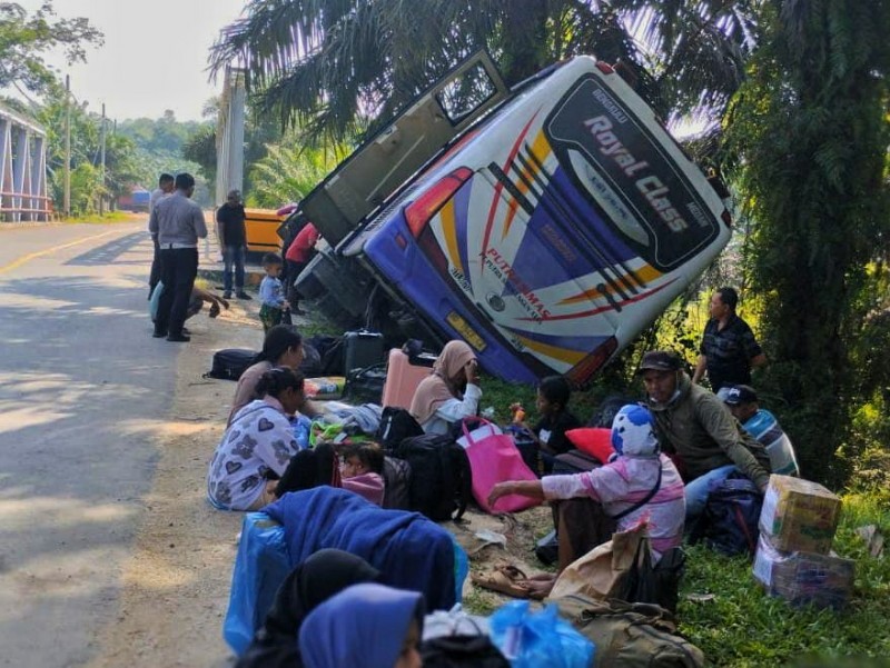 Bus Putra Simas Tujuan Medan Kecelakaan di Kuansing Riau