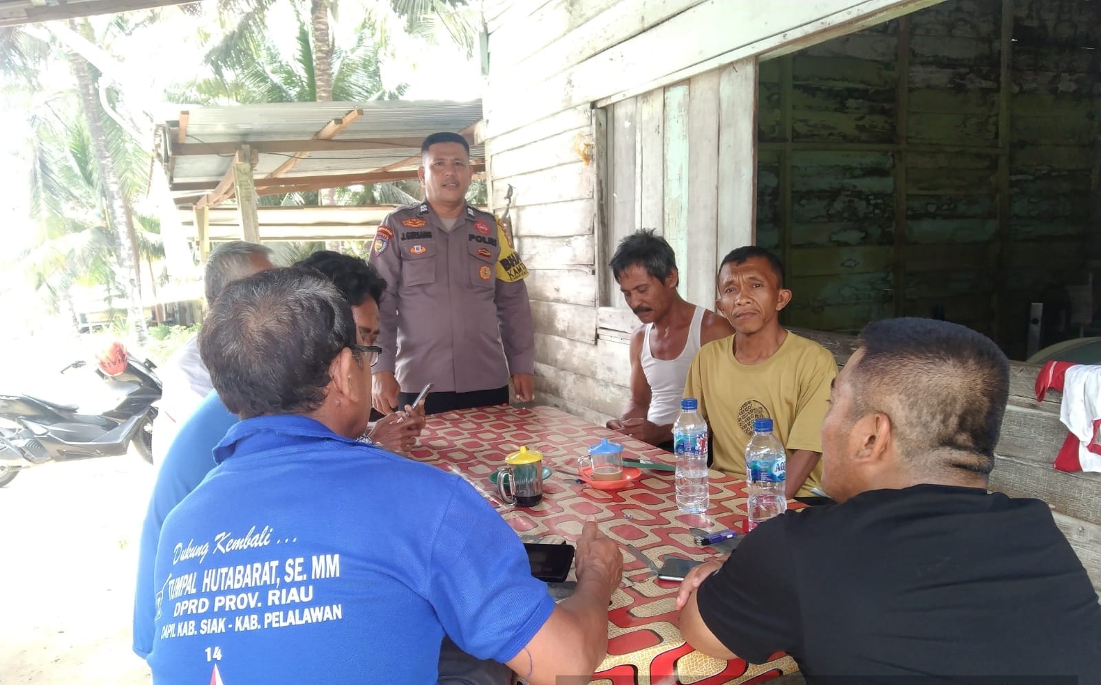 Bhabinkamtibmas Aktif Jaga Keamanan dan Kondusivitas Selama Pilkada Serentak 2024 di Kecamatan Kandis