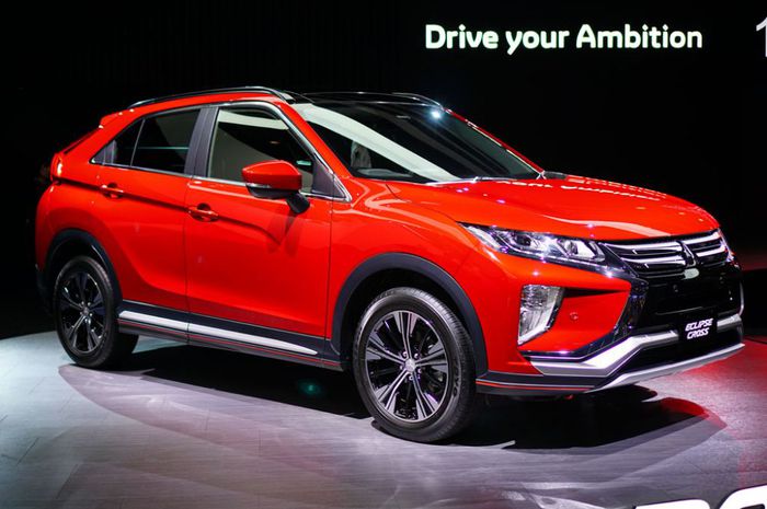 Sang Penantang CR-V dan X-Trail dari Mitsubishi