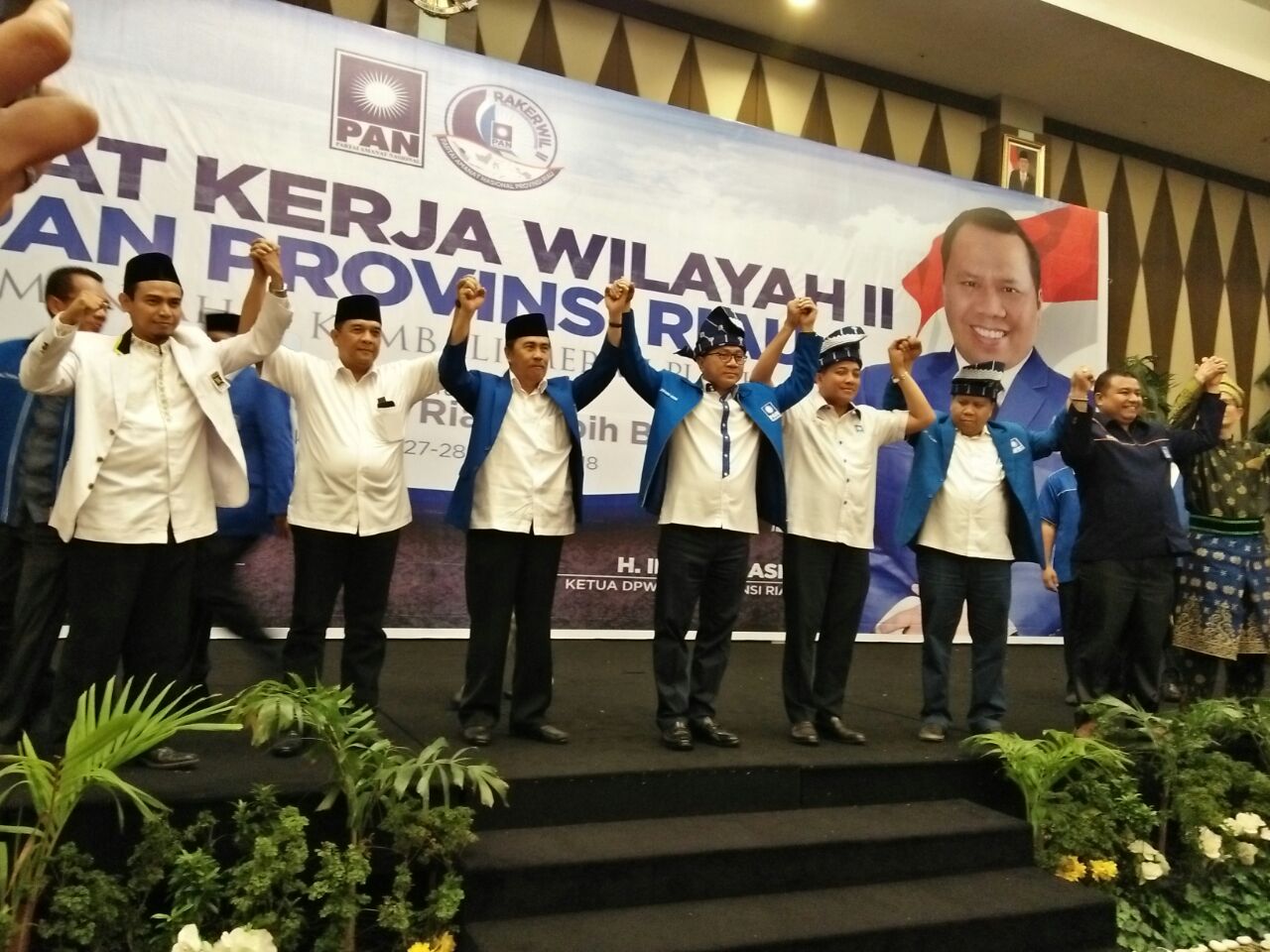 Ketum PAN Himbau Kadernya Menangkan Paslon Syamsuar - Edy Pada Pilgubri 2018