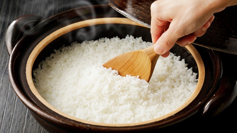 Kenapa Nasi Harus Diaduk Setelah Matang?