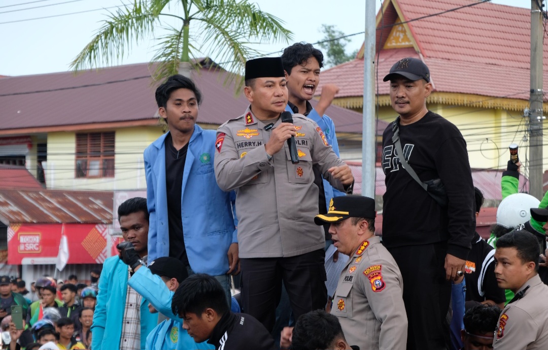 Irjen Herimen Temui Massa Aksi, Sampaikan Bela Sungkawa