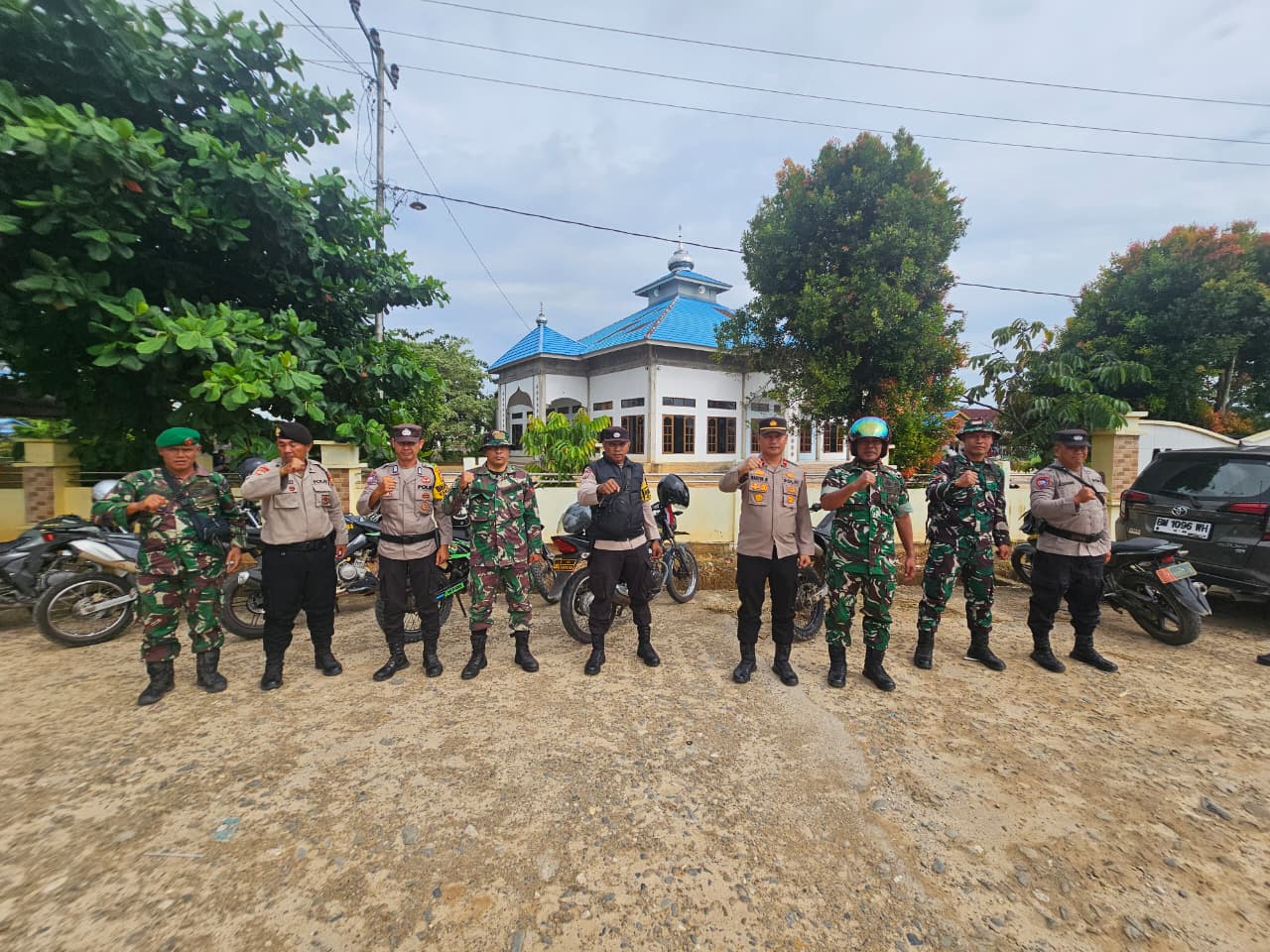 Ciptakan Rasa Aman di Rohil, Polsek Rimba Melintang Bersama Koramil 05 Laksanakan Patroli Skala Besar