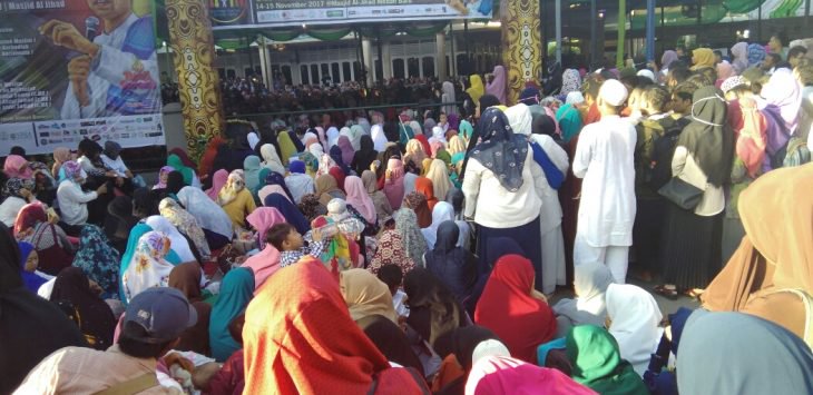 MasyaAllah, Begini Antusiasnya Warga Medan Menyaksikan Tausiah Ustadz Somad