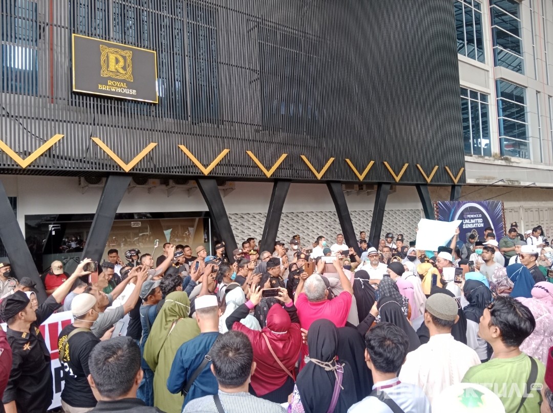 Gelombang Massa Aksi Terus Berdatangan, Minta JP Pub & KTV Disegel