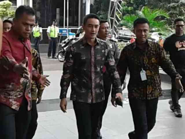 KPK Temukan 3 Brankas Berisi Uang Miliaran Rupiah di Villa Zumi Zola