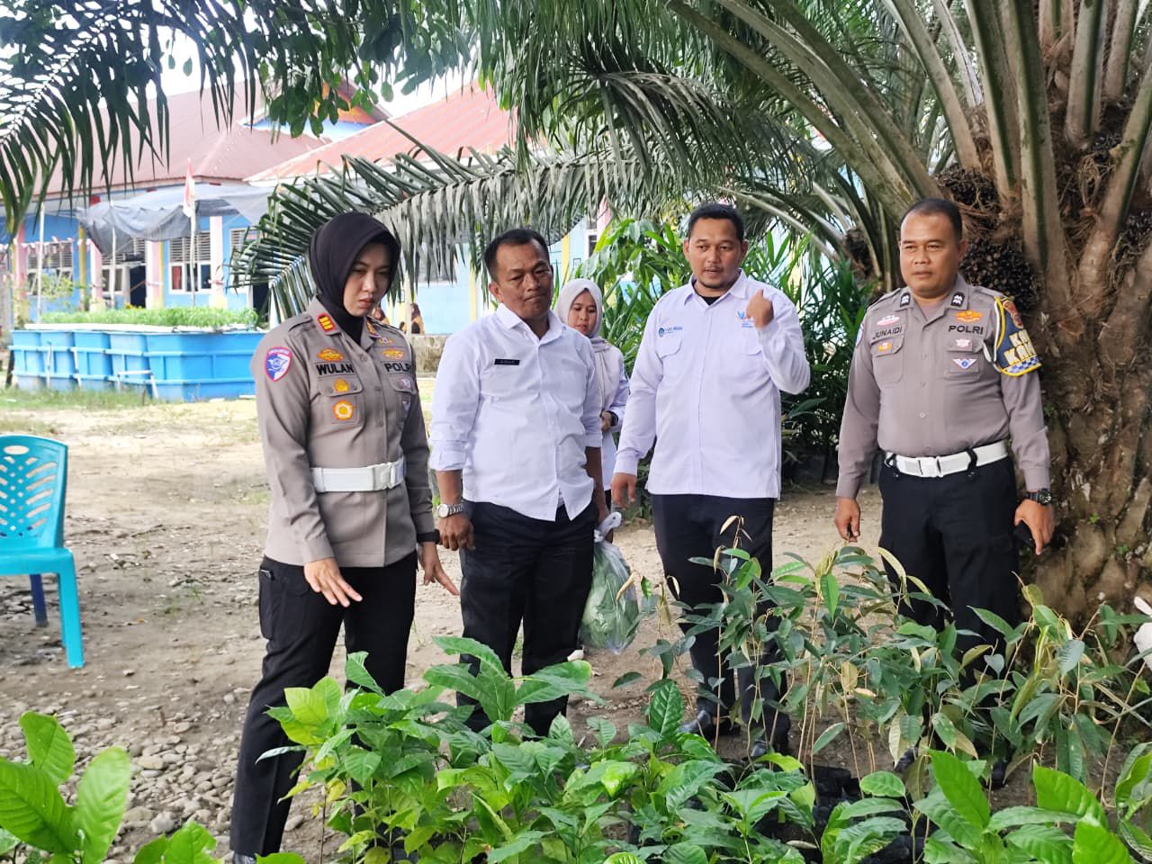 Kasatlantas Polres Kampar Ajak Siswa SMKN 1 Kuok Peduli Lingkungan Lewat Program Green Policing