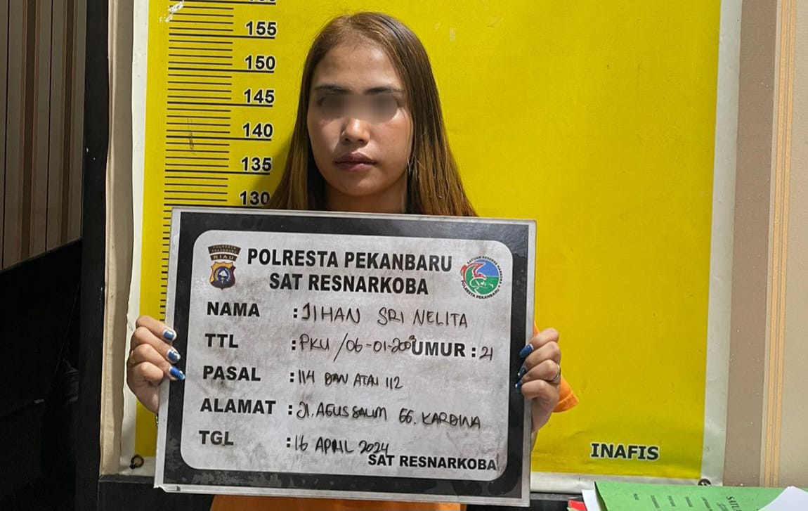 Satnarkoba Polresta Pekanbaru Tangkap 'Ratu Narkoba' di Pengeran Hidayat
