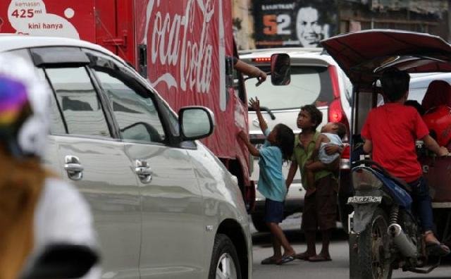 Warga Resah Keberadaan Anak Jalanan di Simpang Lampu Merah