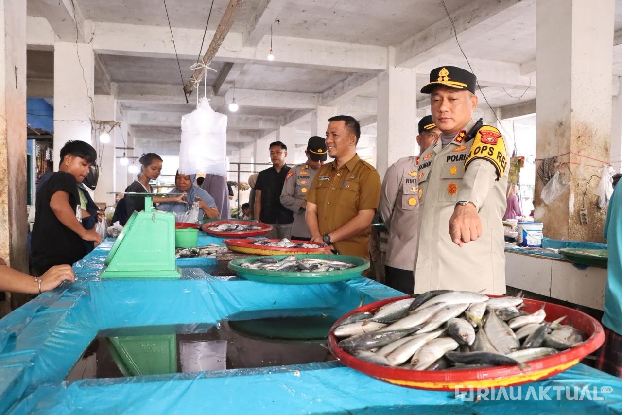 Kapolres Rohil Sidak Pasar Ujung Tanjung, Pastikan Sembako Aman dan Harga Stabil Jelang Nataru