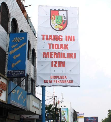 Oktober Ini, Puluhan Reklame Illegal Sudah Diamankan Satpol PP Pekanbaru