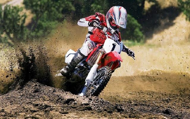 Pemko Pekanbaru Gelar Pertandingan Motor Cross di Sirkuit Tenaya Raya